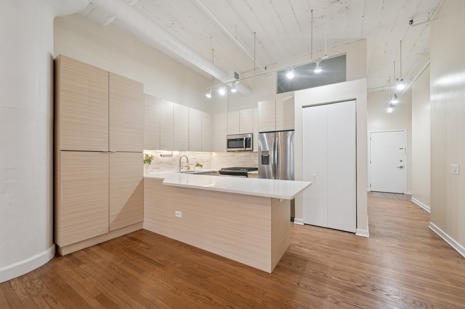 333 W Hubbard Street 416