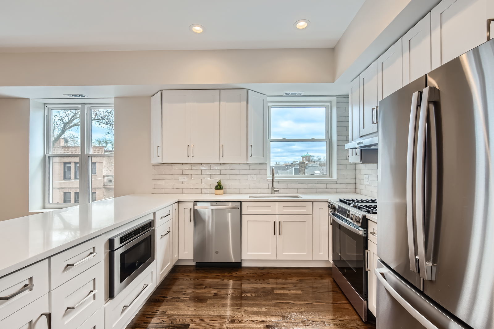 1648 W Waveland Avenue 3E