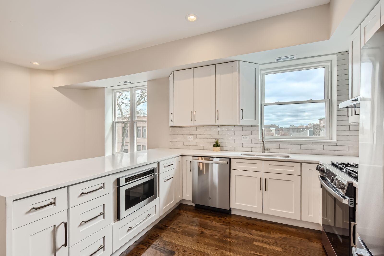 1648 W Waveland Avenue 3E
