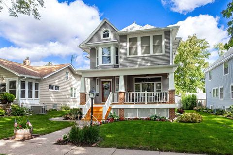 Tiny photo for 220 E Dover Court, Davenport, IA 52803 (MLS # 12550457)