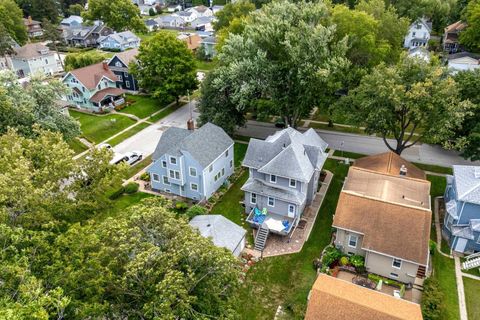 Tiny photo for 220 E Dover Court, Davenport, IA 52803 (MLS # 12550457)