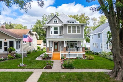 Photo of 220 E Dover Court, Davenport, IA 52803 (MLS # 12550457)