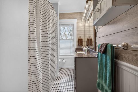 Tiny photo for 220 E Dover Court, Davenport, IA 52803 (MLS # 12550457)