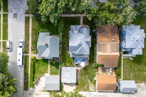 Tiny photo for 220 E Dover Court, Davenport, IA 52803 (MLS # 12550457)