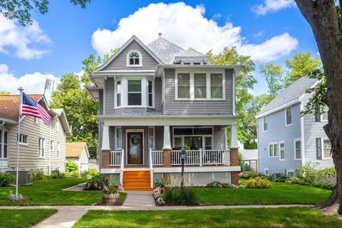 Tiny photo for 220 E Dover Court, Davenport, IA 52803 (MLS # 12550457)