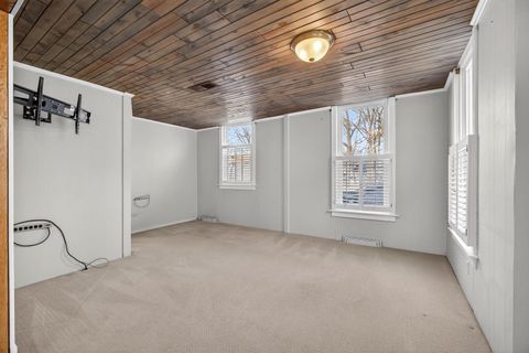 Tiny photo for 220 E Dover Court, Davenport, IA 52803 (MLS # 12550457)