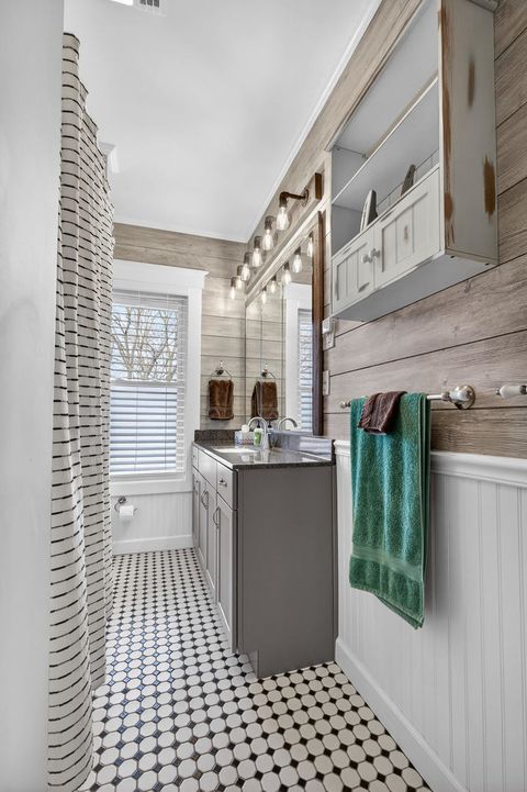 Tiny photo for 220 E Dover Court, Davenport, IA 52803 (MLS # 12550457)