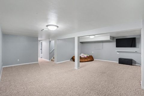 Tiny photo for 1935 Fairmeadows Court, Bettendorf, IA 52722 (MLS # 12620853)