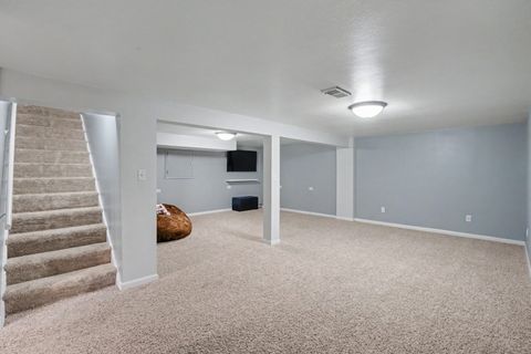Tiny photo for 1935 Fairmeadows Court, Bettendorf, IA 52722 (MLS # 12620853)