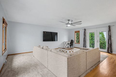 Tiny photo for 1935 Fairmeadows Court, Bettendorf, IA 52722 (MLS # 12620853)