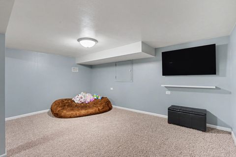 Tiny photo for 1935 Fairmeadows Court, Bettendorf, IA 52722 (MLS # 12620853)