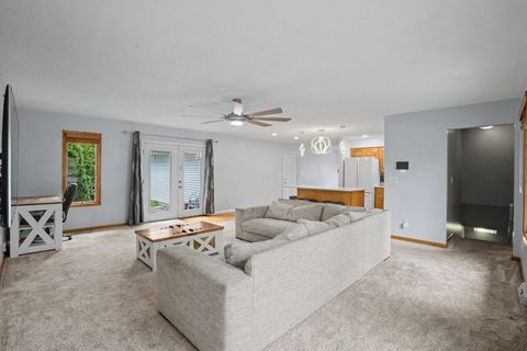 Tiny photo for 1935 Fairmeadows Court, Bettendorf, IA 52722 (MLS # 12620853)