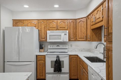 Tiny photo for 1935 Fairmeadows Court, Bettendorf, IA 52722 (MLS # 12620853)