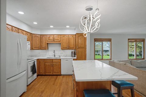 Tiny photo for 1935 Fairmeadows Court, Bettendorf, IA 52722 (MLS # 12620853)