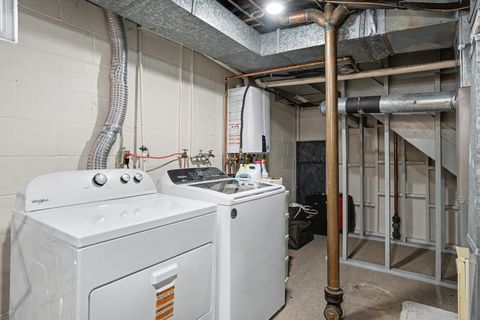 Tiny photo for 1935 Fairmeadows Court, Bettendorf, IA 52722 (MLS # 12620853)