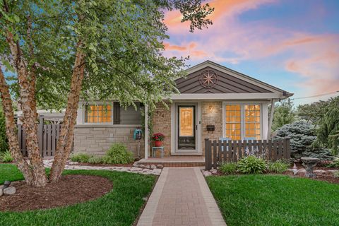 Photo of 474 N Highview Avenue, Elmhurst, IL 60126 (MLS # 12463808)