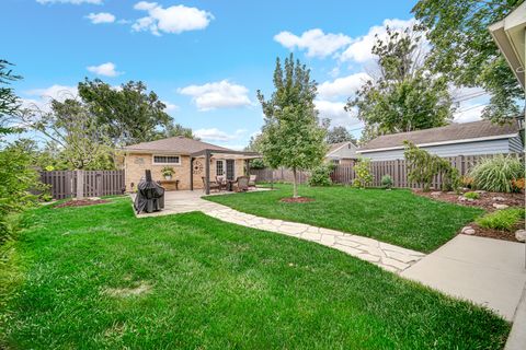 Tiny photo for 474 N Highview Avenue, Elmhurst, IL 60126 (MLS # 12463808)