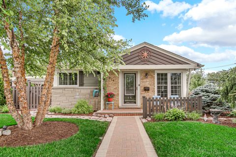 Tiny photo for 474 N Highview Avenue, Elmhurst, IL 60126 (MLS # 12463808)