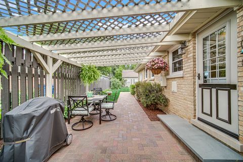 Tiny photo for 474 N Highview Avenue, Elmhurst, IL 60126 (MLS # 12463808)