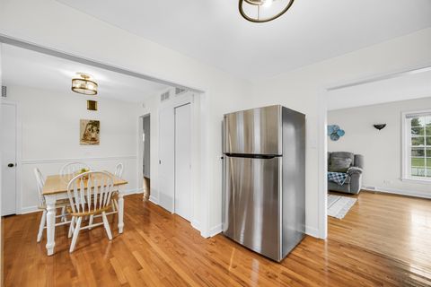 Tiny photo for 474 N Highview Avenue, Elmhurst, IL 60126 (MLS # 12463808)