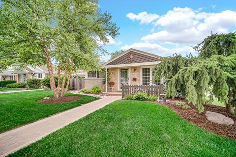 Tiny photo for 474 N Highview Avenue, Elmhurst, IL 60126 (MLS # 12463808)