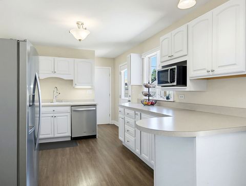 Tiny photo for 626 Debra Drive, Des Plaines, IL 60016 (MLS # 12680492)