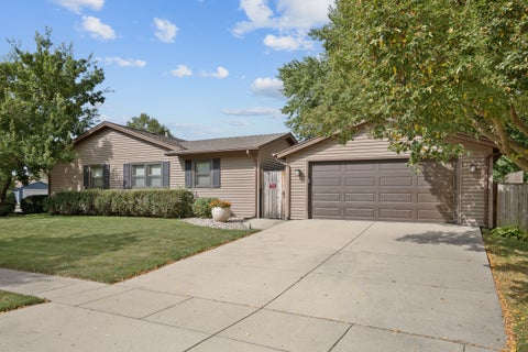 Tiny photo for 569 Northampton Circle, Elk Grove Village, IL 60007 (MLS # 12752439)