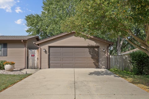 Tiny photo for 569 Northampton Circle, Elk Grove Village, IL 60007 (MLS # 12752439)