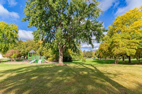 Tiny photo for 725 BISMARK Court, Elk Grove Village, IL 60007 (MLS # 12501066)