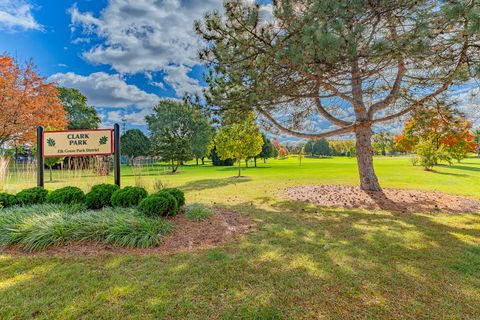 Tiny photo for 725 BISMARK Court, Elk Grove Village, IL 60007 (MLS # 12501066)