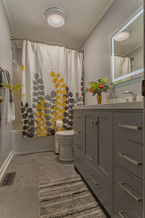 Tiny photo for 725 BISMARK Court, Elk Grove Village, IL 60007 (MLS # 12501066)