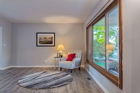 Tiny photo for 725 BISMARK Court, Elk Grove Village, IL 60007 (MLS # 12501066)