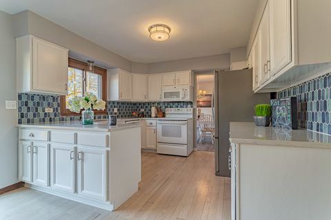 Tiny photo for 725 BISMARK Court, Elk Grove Village, IL 60007 (MLS # 12501066)