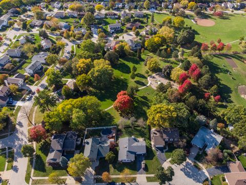 Tiny photo for 725 BISMARK Court, Elk Grove Village, IL 60007 (MLS # 12501066)