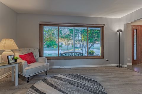 Tiny photo for 725 BISMARK Court, Elk Grove Village, IL 60007 (MLS # 12501066)