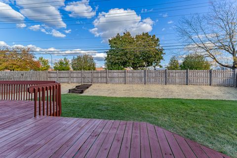 Tiny photo for 725 BISMARK Court, Elk Grove Village, IL 60007 (MLS # 12501066)