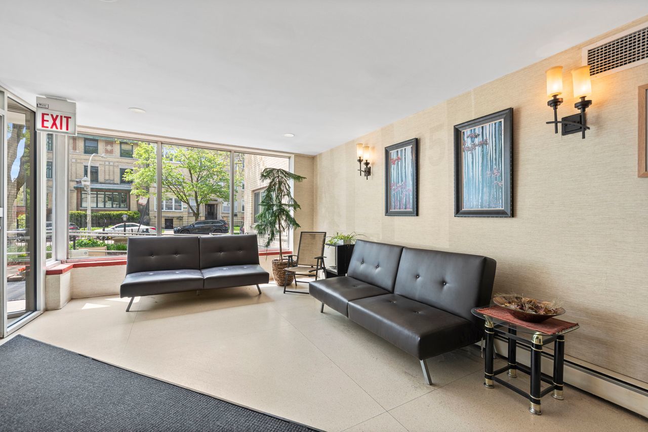 1050 W Columbia Avenue 3H