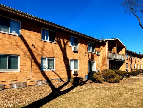 Photo of 721 Elmhurst Road #G, Des Plaines, IL 60016 (MLS # 12581024)