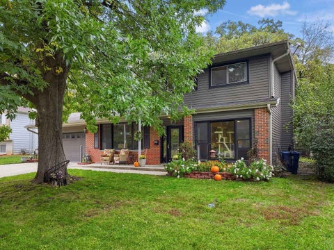 Photo of 430 Spruce Drive, Schaumburg, IL 60193 (MLS # 12758258)