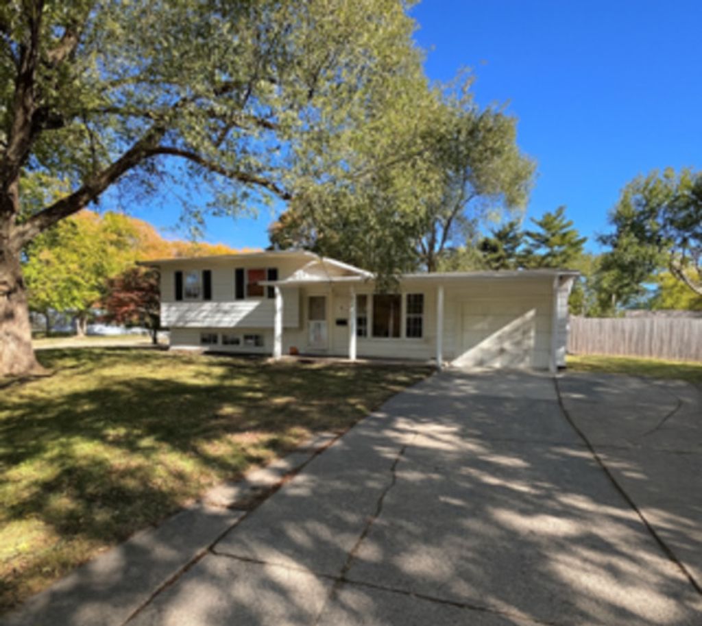 Photo for 3 Scarsdale Road, Montgomery, IL 60538 (MLS # 12444275)