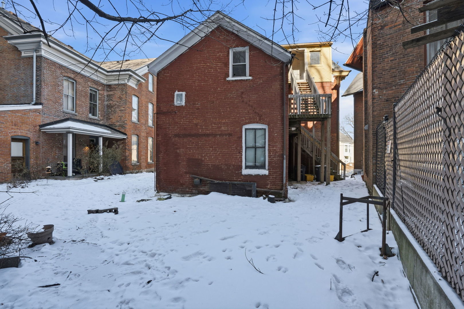 306 W Locust Street
