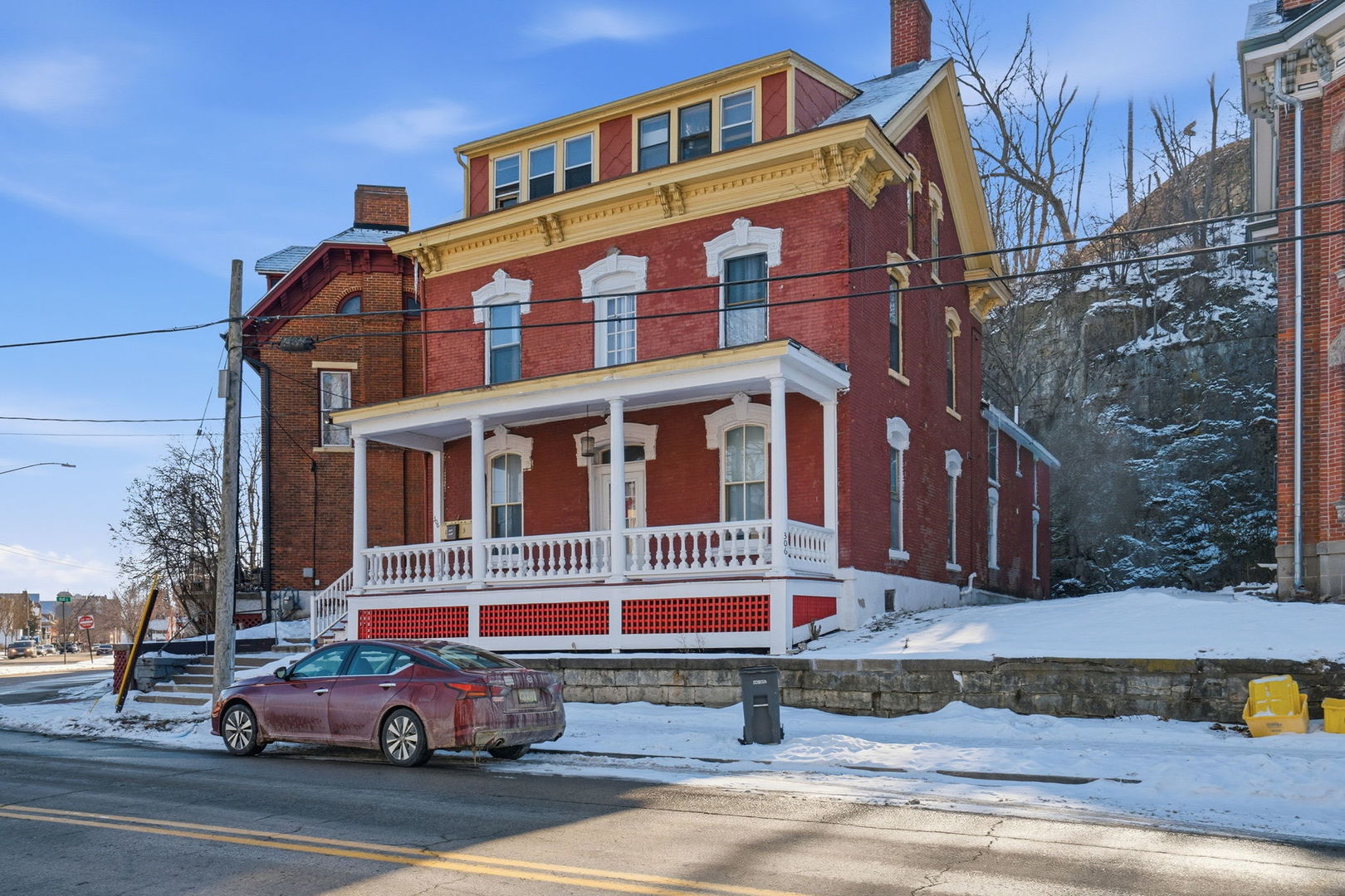 306 W Locust Street