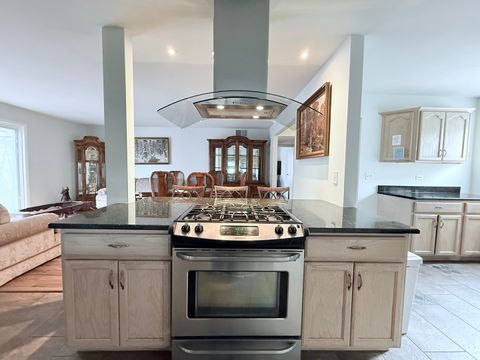 Tiny photo for 28 W Devon Avenue, Glendale Heights, IL 60139 (MLS # 12595130)