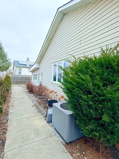 Tiny photo for 28 W Devon Avenue, Glendale Heights, IL 60139 (MLS # 12595130)