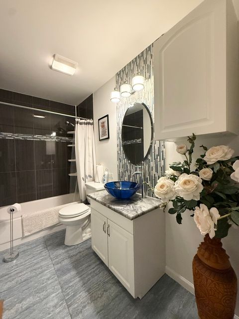 Tiny photo for 28 W Devon Avenue, Glendale Heights, IL 60139 (MLS # 12595130)