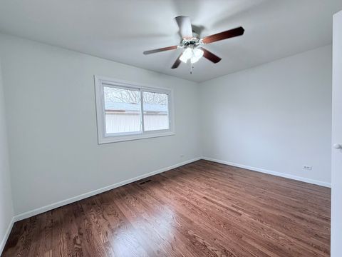 Tiny photo for 28 W Devon Avenue, Glendale Heights, IL 60139 (MLS # 12595130)