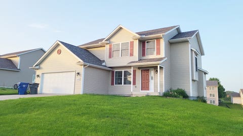Photo of 4339 55th Avenue, Bettendorf, IA 52722 (MLS # 12694091)