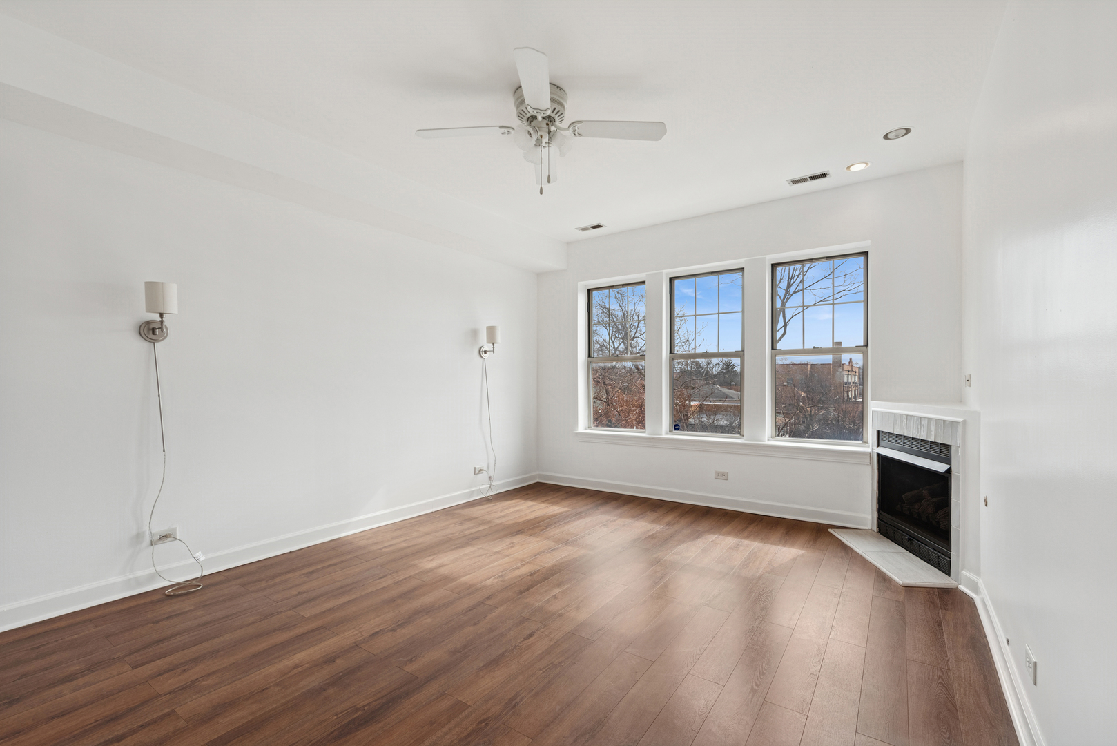 2306 W Jarvis Avenue 3