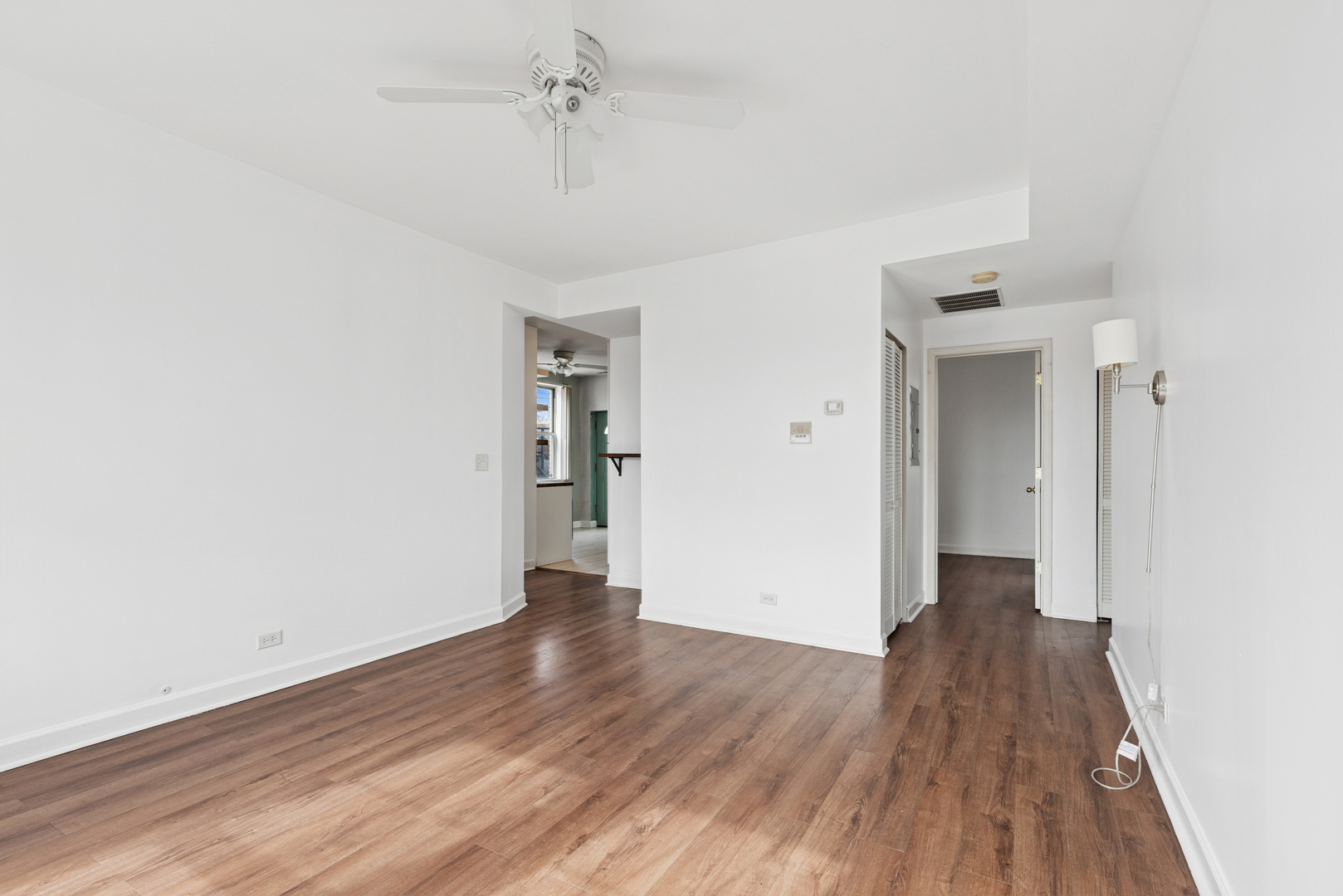 2306 W Jarvis Avenue 3