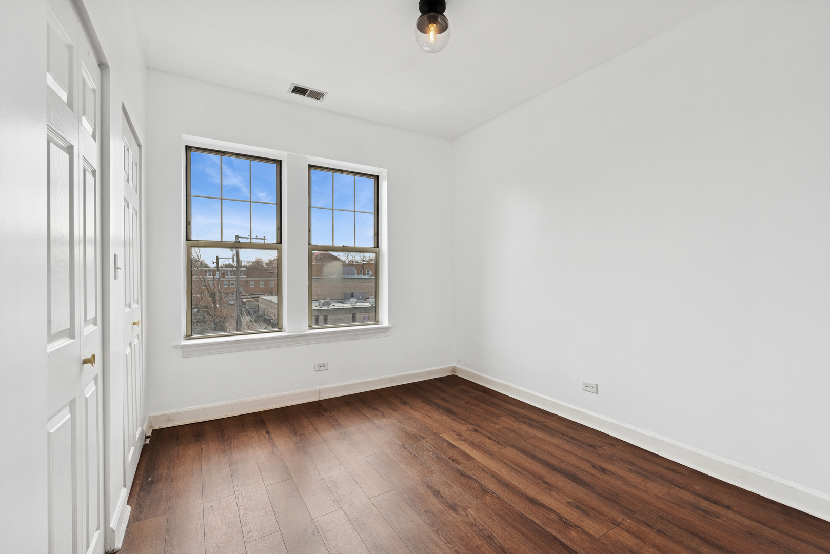 2306 W Jarvis Avenue 3